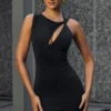 Parina Minikleid mit gedrehtem Ausschnitt in Schwarz Parina Minikleid mit gedrehtem Ausschnitt in Schwarz