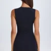 Parina Minikleid mit gedrehtem Ausschnitt in Schwarz Parina Minikleid mit gedrehtem Ausschnitt in Schwarz