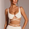 Parma Verziertes Crop-Top mit Bügeln und Trägern in Weiß Parma Verziertes Crop-Top mit Bügeln und Trägern in Weiß