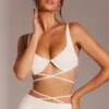 Parma Verziertes Crop-Top mit Bügeln und Trägern in Weiß Parma Verziertes Crop-Top mit Bügeln und Trägern in Weiß