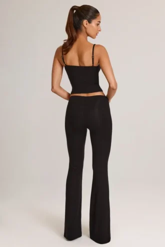 Patsy Modal-Hose mit mittlerer Leibhöhe und ausgestelltem Bein in Schwarz