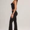 Patsy Modal-Hose mit mittlerer Leibhöhe und ausgestelltem Bein in Schwarz Patsy Modal-Hose mit mittlerer Leibhöhe und ausgestelltem Bein in Schwarz