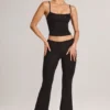 Patsy Modal-Hose mit mittlerer Leibhöhe und ausgestelltem Bein in Schwarz Patsy Modal-Hose mit mittlerer Leibhöhe und ausgestelltem Bein in Schwarz
