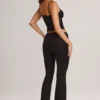 Patsy Modal-Hose mit mittlerer Leibhöhe und ausgestelltem Bein in Schwarz Patsy Modal-Hose mit mittlerer Leibhöhe und ausgestelltem Bein in Schwarz