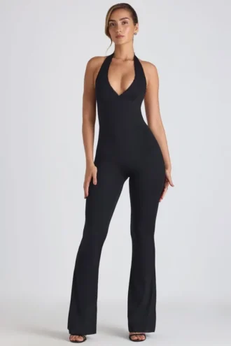 Pema Modal-Jumpsuit mit Spitzenbesatz, Cut-outs und ausgestelltem Schnitt in Schwarz