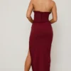 Penelope Maxikleid mit Neckholder und Schnürung aus Spitze in Beerenrot Penelope Maxikleid mit Neckholder und Schnürung aus Spitze in Beerenrot