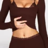 Philippa Modal-Hose mit mittlerer Leibhöhe und ausgestelltem Bein in Schokoladenbraun Philippa Modal-Hose mit mittlerer Leibhöhe und ausgestelltem Bein in Schokoladenbraun