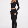 Philippa Modal-Hose mit mittlerer Leibhöhe und ausgestelltem Bein in Schwarz Philippa Modal-Hose mit mittlerer Leibhöhe und ausgestelltem Bein in Schwarz