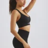 Plunge Neck Define Luxe Sport-BH in Schwarz