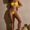 Positano Bikinioberteil mit mehreren Trägern und Bügeln in Goldgelb Positano Bikinioberteil mit mehreren Trägern und Bügeln in Goldgelb