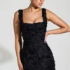 Posy Minikleid mit Blumenapplikationen und quadratischem Ausschnitt in Schwarz Posy Minikleid mit Blumenapplikationen und quadratischem Ausschnitt in Schwarz