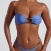 Praslin Bandeau-Bikinioberteil mit Perlenverzierung in Puderblau Praslin Bandeau-Bikinioberteil mit Perlenverzierung in Puderblau