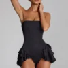 Priaska Rüschen-Schnür-Korsett-Playsuit in Schwarz Priaska Rüschen-Schnür-Korsett-Playsuit in Schwarz