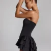 Priaska Rüschen-Schnür-Korsett-Playsuit in Schwarz Priaska Rüschen-Schnür-Korsett-Playsuit in Schwarz