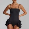 Priaska Rüschen-Schnür-Korsett-Playsuit in Schwarz Priaska Rüschen-Schnür-Korsett-Playsuit in Schwarz