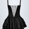 Priaska Rüschen-Schnür-Korsett-Playsuit in Schwarz Priaska Rüschen-Schnür-Korsett-Playsuit in Schwarz