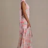 Primrose Premium-Maxikleid mit verziertem Schaldetail und rosa Blumenmuster