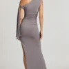 Prudy Maxikleid mit schulterfreiem Ausschnitt, Rüschen und Bindedetail in Stahlgrau Prudy Maxikleid mit schulterfreiem Ausschnitt, Rüschen und Bindedetail in Stahlgrau