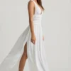 Pryana Plunge-Maxikleid mit gekreuztem Rücken in Weiß Pryana Plunge-Maxikleid mit gekreuztem Rücken in Weiß