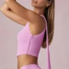 Rae One-Shoulder-Oberteil mit Schaldetail in Pink Orchid
