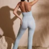 Ramona Petite Jumpsuit mit verziertem Plunge-Ausschnitt in Aqua Ramona Petite Jumpsuit mit verziertem Plunge-Ausschnitt in Aqua