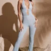 Ramona Petite Jumpsuit mit verziertem Plunge-Ausschnitt in Aqua Ramona Petite Jumpsuit mit verziertem Plunge-Ausschnitt in Aqua