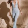 Ramona Petite Jumpsuit mit verziertem Plunge-Ausschnitt in Aqua Ramona Petite Jumpsuit mit verziertem Plunge-Ausschnitt in Aqua