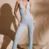 Ramona Petite Jumpsuit mit verziertem Plunge-Ausschnitt in Aqua Ramona Petite Jumpsuit mit verziertem Plunge-Ausschnitt in Aqua