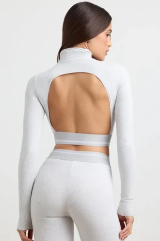 Rückenfreies, langärmeliges Crop-Top mit Rollkragen in Grau meliert