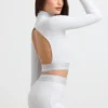 Rückenfreies, langärmeliges Crop-Top mit Rollkragen in Grau meliert Rückenfreies, langärmeliges Crop-Top mit Rollkragen in Grau meliert