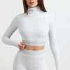 Rückenfreies, langärmeliges Crop-Top mit Rollkragen in Grau meliert Rückenfreies, langärmeliges Crop-Top mit Rollkragen in Grau meliert