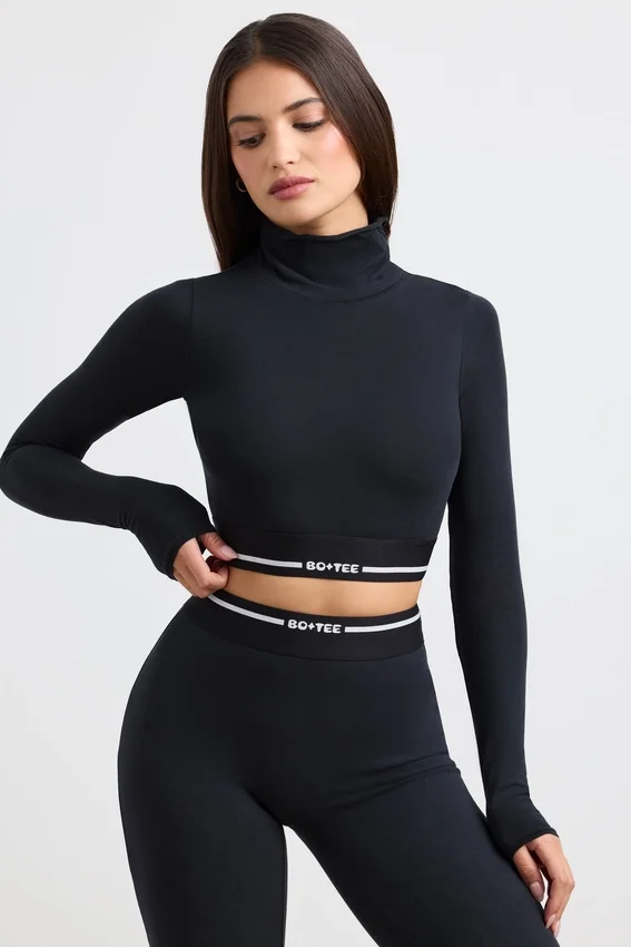 Rückenfreies, langärmeliges Crop-Top mit Rollkragen in Schwarz Rückenfreies, langärmeliges Crop-Top mit Rollkragen in Schwarz