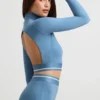 Rückenfreies, langärmeliges Crop-Top mit Rollkragen in Stahlblau Rückenfreies, langärmeliges Crop-Top mit Rollkragen in Stahlblau
