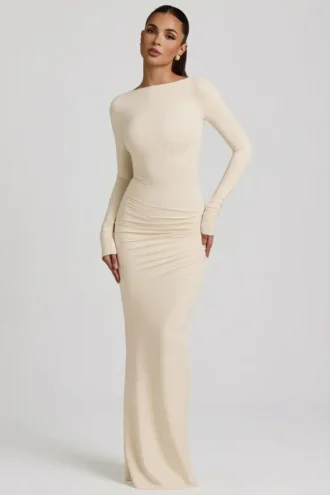 Regine Modal-Maxikleid mit Rüschen und rückenfreiem Ausschnitt in Elfenbein