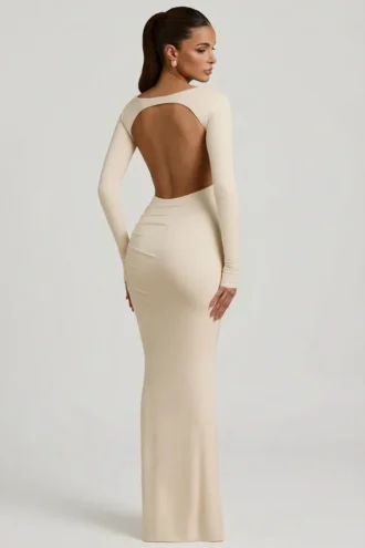 Regine Modal-Maxikleid mit Rüschen und rückenfreiem Ausschnitt in Elfenbein