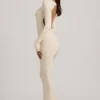 Regine Modal-Maxikleid mit Rüschen und rückenfreiem Ausschnitt in Elfenbein Regine Modal-Maxikleid mit Rüschen und rückenfreiem Ausschnitt in Elfenbein