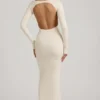 Regine Modal-Maxikleid mit Rüschen und rückenfreiem Ausschnitt in Elfenbein Regine Modal-Maxikleid mit Rüschen und rückenfreiem Ausschnitt in Elfenbein