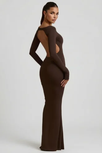 Regine Modal-Maxikleid mit Rüschen und rückenfreiem Ausschnitt in Schokoladenbraun