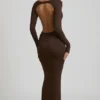 Regine Modal-Maxikleid mit Rüschen und rückenfreiem Ausschnitt in Schokoladenbraun Regine Modal-Maxikleid mit Rüschen und rückenfreiem Ausschnitt in Schokoladenbraun