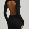 Regine Modal-Maxikleid mit Rüschen und rückenfreiem Ausschnitt in Schwarz Regine Modal-Maxikleid mit Rüschen und rückenfreiem Ausschnitt in Schwarz