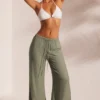 Resort-Wear-Strandhose mit Crinkle-Struktur in Hellgrün Resort-Wear-Strandhose mit Crinkle-Struktur in Hellgrün