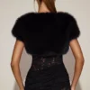 Revia Bolero aus Kunstfell mit kurzen Shorts in Schwarz Revia Bolero aus Kunstfell mit kurzen Shorts in Schwarz