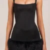 Rixelle Satin-Minikleid mit quadratischem Ausschnitt, Korsett und Kunstfell in Schwarz