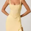 Robina – Verziertes Korsettkleid mit Rüschenbesatz in Gelb Robina – Verziertes Korsettkleid mit Rüschenbesatz in Gelb