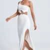 Rosalia One-Shoulder-Maxikleid mit Metallverzierungen in Weiß Rosalia One-Shoulder-Maxikleid mit Metallverzierungen in Weiß