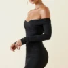 Rosanna schulterfreies, gerafftes Bodycon-Minikleid in Schwarz Rosanna schulterfreies, gerafftes Bodycon-Minikleid in Schwarz