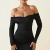 Rosanna schulterfreies, gerafftes Bodycon-Minikleid in Schwarz Rosanna schulterfreies, gerafftes Bodycon-Minikleid in Schwarz