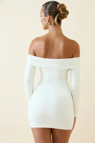 Rosanna schulterfreies, gerafftes Bodycon-Minikleid in Vanille