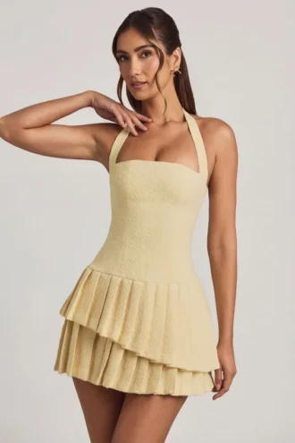 Rosaria Asymmetrisches, mehrlagiges Neckholder-Minikleid in Pastellgelb