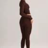 Roux Modal-Leggings mit mittlerer Leibhöhe und verkürztem Bein in Schokoladenbraun Roux Modal-Leggings mit mittlerer Leibhöhe und verkürztem Bein in Schokoladenbraun